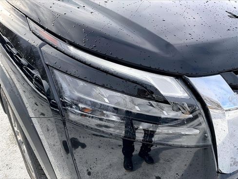 Used 2024 Nissan Pathfinder S image 29