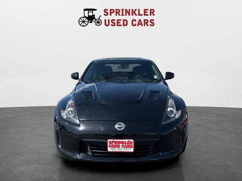 Used 2018 Nissan 370Z Coupe RWD image 2