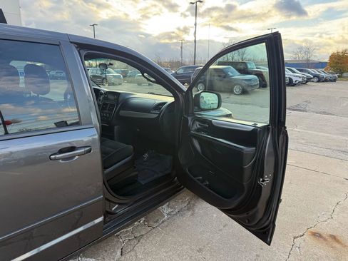 Used 2015 Dodge Grand Caravan SE w/ Quick Order Package 29E SE image 26