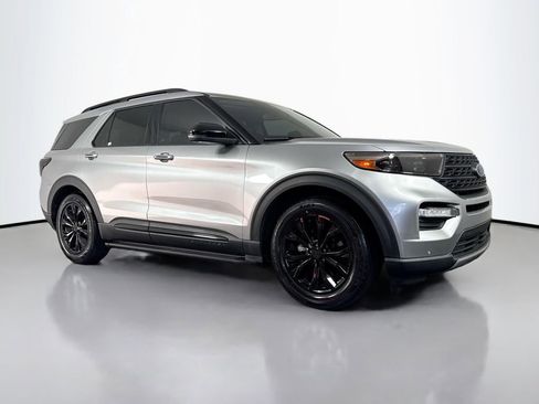 Used 2021 Ford Explorer Limited image 3