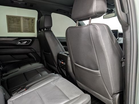 Used 2023 Chevrolet Suburban Z71 w/ Luxury Package AWD/4WD image 19
