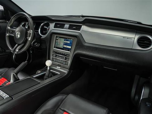 Used 2013 Ford Mustang Shelby GT500 RWD image 32