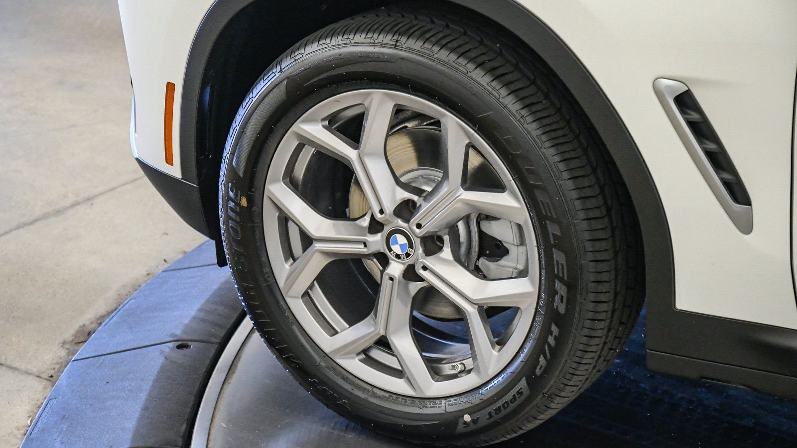 Certified 2024 BMW X3 sDrive30i w/ Premium Package RWD image 10