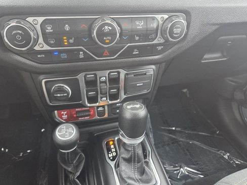 Used 2025 Jeep Wrangler Willys image 55