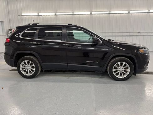 Used 2019 Jeep Cherokee Latitude w/ Popular Appearance Group FWD image 2