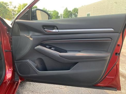 Used 2023 Nissan Altima 2.5 SR w/ SR Premium Package FWD image 18