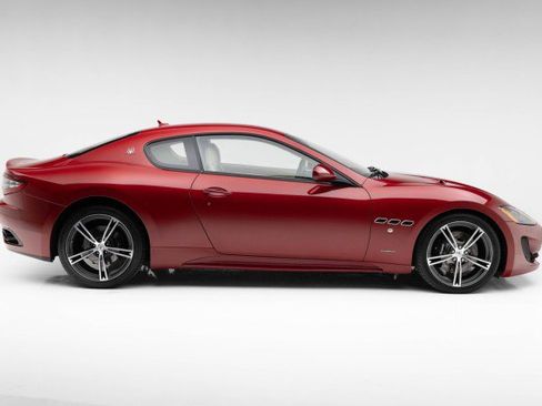 Used 2015 Maserati GranTurismo Sport image 11