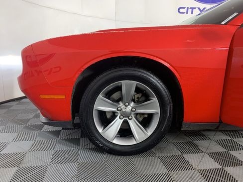Used 2015 Dodge Challenger SXT w/ Driver Convenience Group image 11