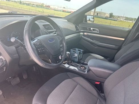 Used 2018 Ford Explorer XLT w/ Equipment Group 201A FWD image 10