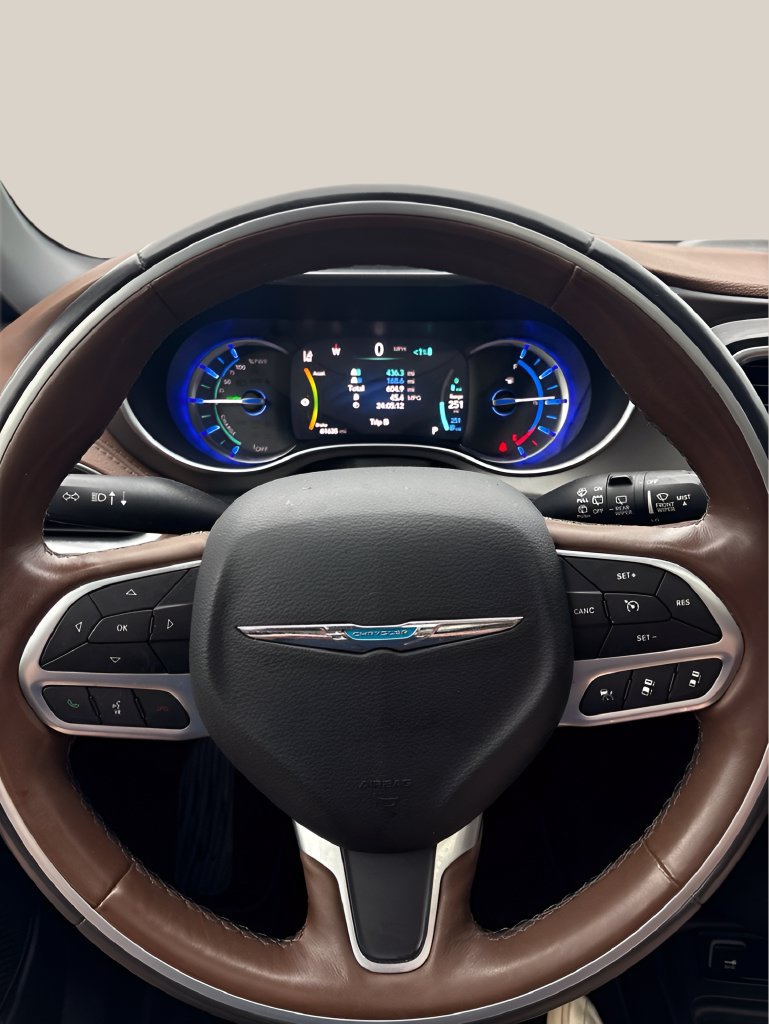 Used 2020 Chrysler Pacifica Limited w/ Advanced Safetytec Group FWD image 26
