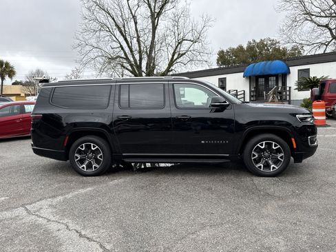 Used 2023 Jeep Wagoneer L Series III w/ Preferred Equipment Group image 6