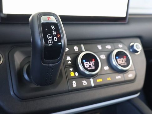 Used 2024 Land Rover Defender 130 X-Dynamic SE image 27