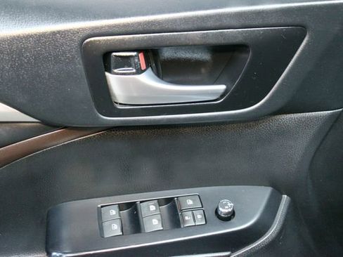 Used 2019 Toyota Highlander XLE AWD/4WD image 19
