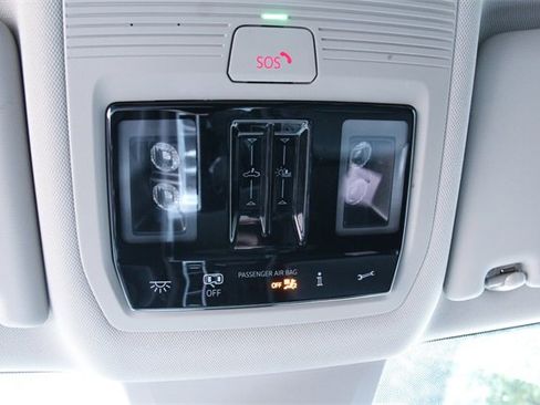 Certified 2025 Volkswagen Atlas SE image 23