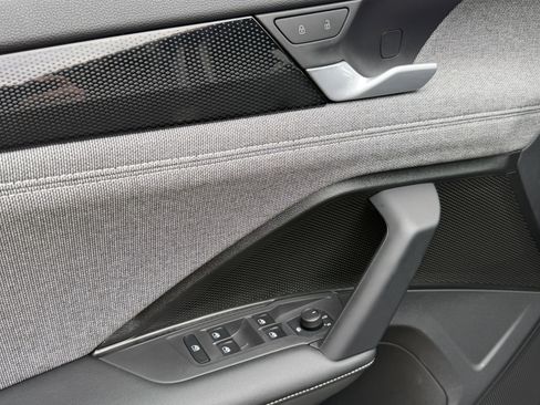 Used 2025 Volkswagen Tiguan S image 12