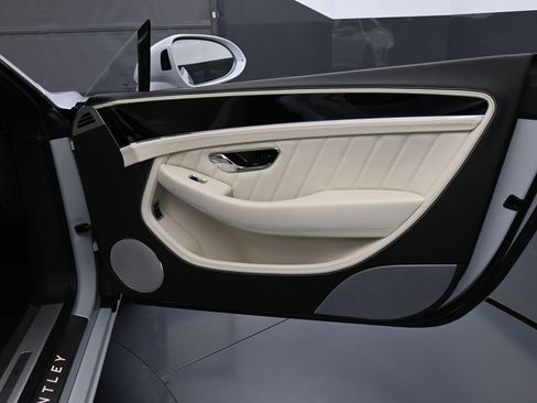 Used 2024 Bentley Continental GT image 31