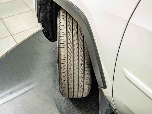 Used 2025 Toyota RAV4 LE AWD/4WD image 42