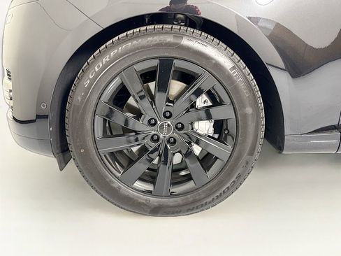 Used 2025 Land Rover Range Rover Long Wheelbase SE image 31