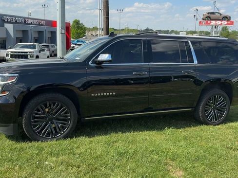 Used 2019 Chevrolet Suburban Premier w/ Premier Plus Edition AWD/4WD image 3