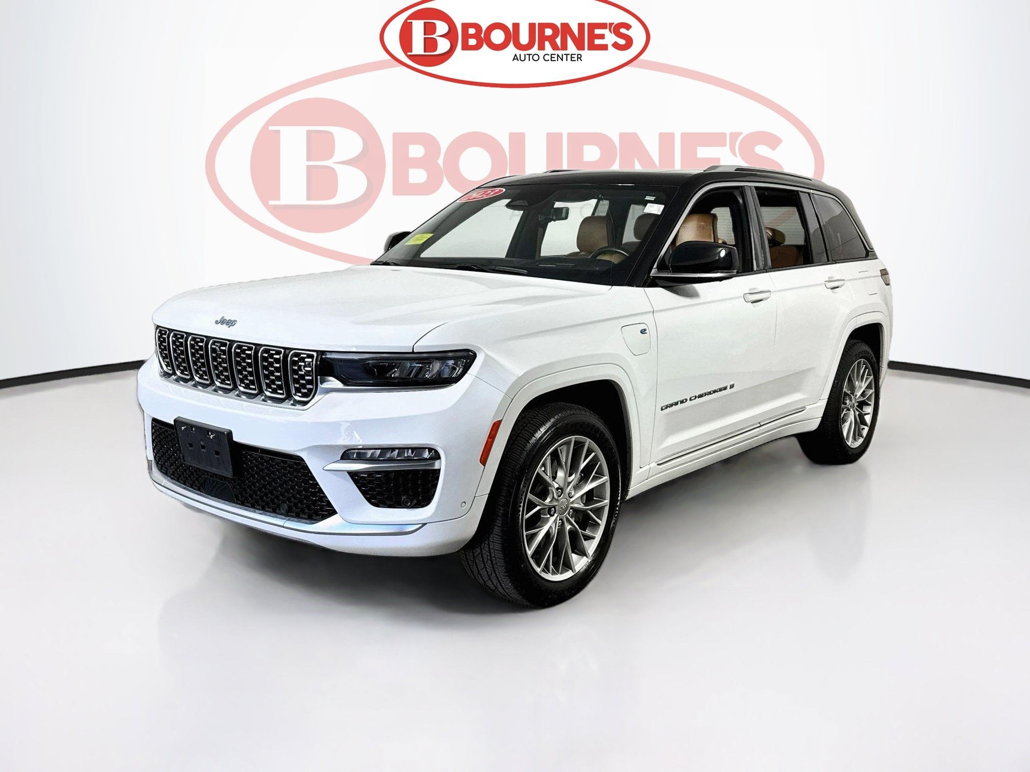 Used 2023 Jeep Grand Cherokee Summit w/ Advanced Protech Group IV AWD/4WD image 8