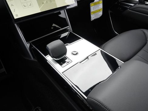 New 2026 Land Rover Range Rover Long Wheelbase SE AWD/4WD image 14