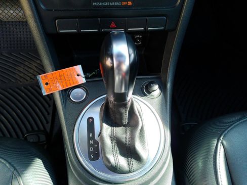 Used 2014 Volkswagen Beetle 2.5 image 16