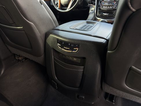 Used 2017 Cadillac Escalade Premium Luxury image 38