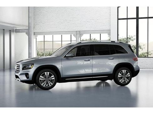 Used 2026 Mercedes-Benz GLB 250 w/ Sun & Sound Package image 35