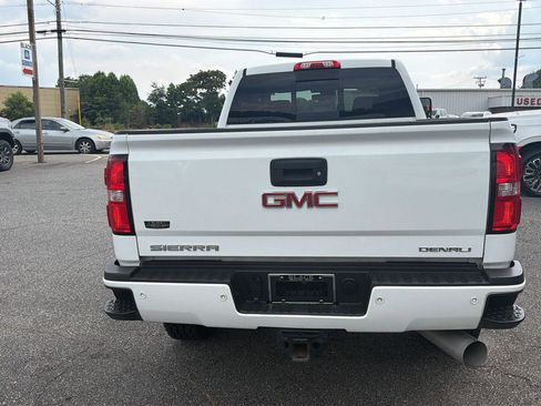 Used 2018 GMC Sierra 2500 Denali w/ Duramax Plus Package AWD/4WD image 14