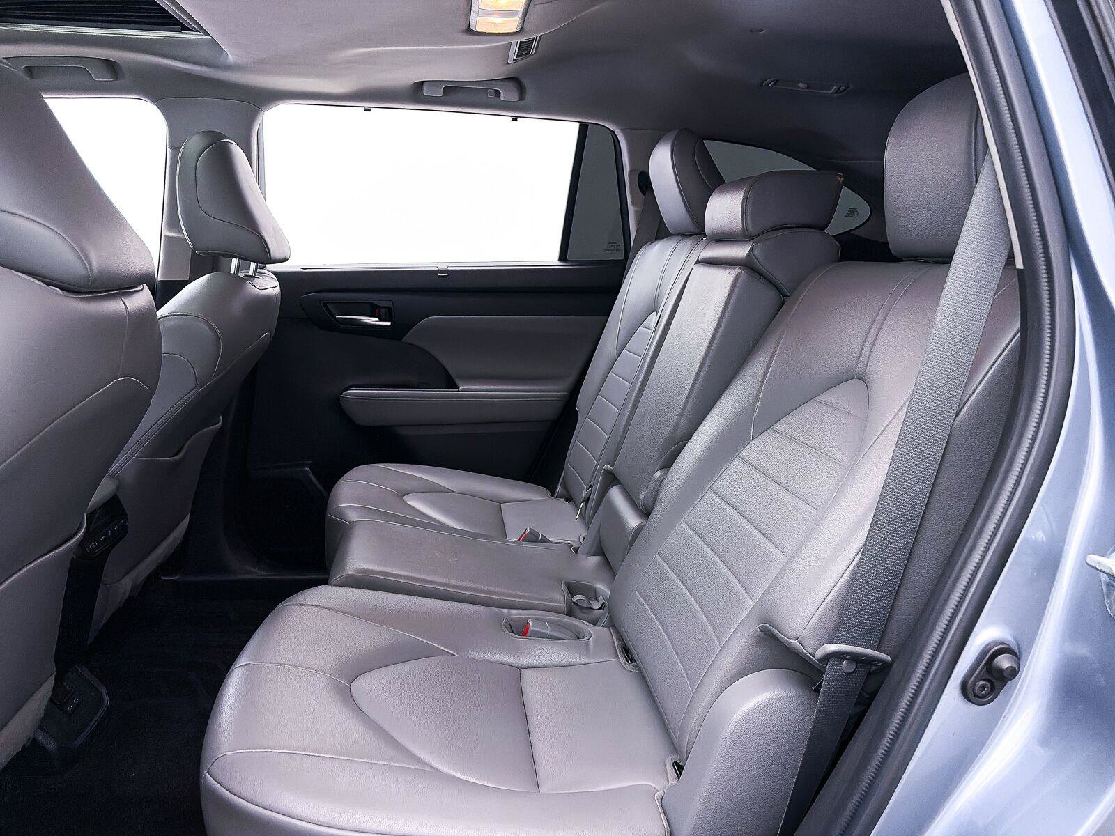 Used 2022 Toyota Highlander XLE FWD image 39