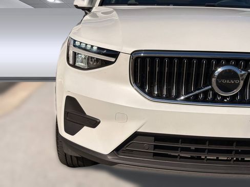 Certified 2025 Volvo XC40 B5 Core image 11