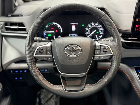 Used 2024 Toyota Sienna XSE image 18
