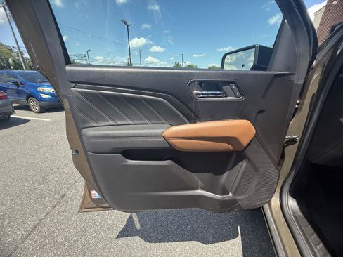 Used 2025 GMC Canyon AT4 AWD/4WD image 16