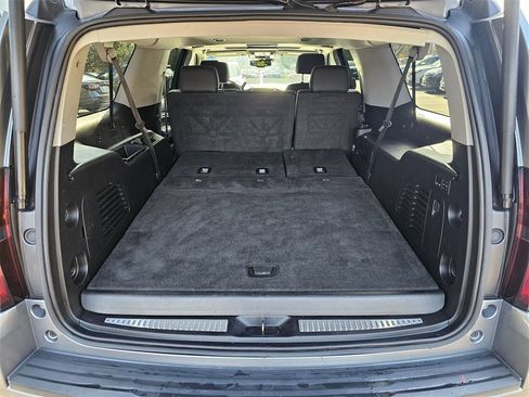 Used 2018 Chevrolet Suburban LT image 16
