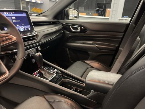 Used 2022 Jeep Compass Latitude image 23