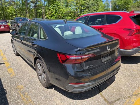 Used 2023 Volkswagen Jetta SE FWD image 2