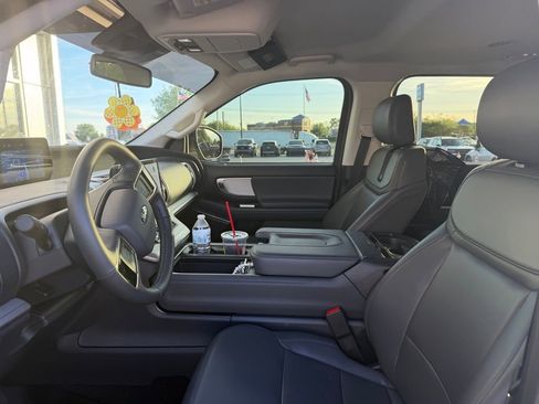 Used 2026 Ford Expedition Active AWD/4WD image 5