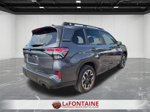 Used 2025 Subaru Forester Premium AWD/4WD image 5