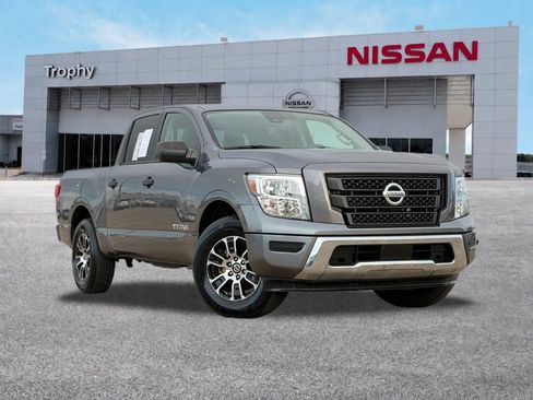 Used 2022 Nissan Titan SV RWD image 1