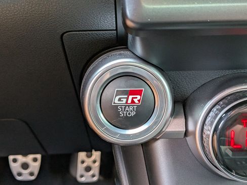 Used 2025 Toyota GR86 Premium image 27