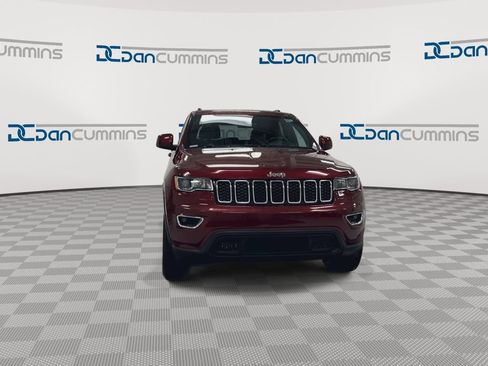 Used 2021 Jeep Grand Cherokee Laredo image 3