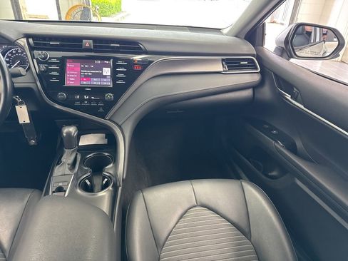 Used 2020 Toyota Camry SE AWD/4WD image 45
