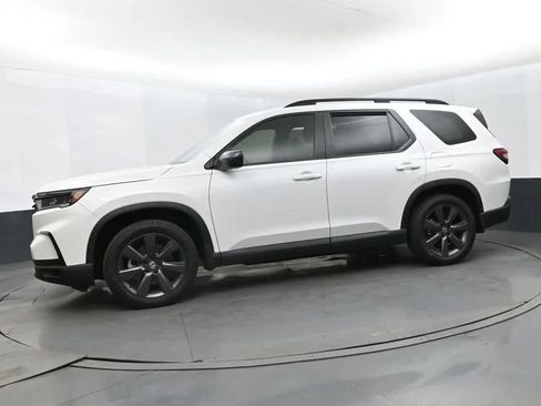 Used 2025 Honda Pilot Sport image 5