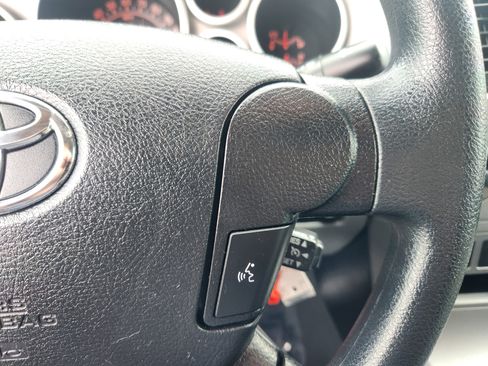 Used 2013 Toyota Tundra 4x4 CrewMax w/ Tow Pkg image 17