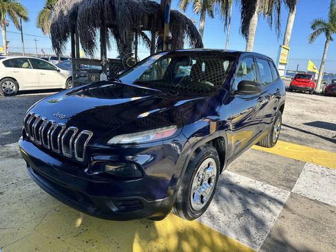 Used 2015 Jeep Cherokee Sport image 1