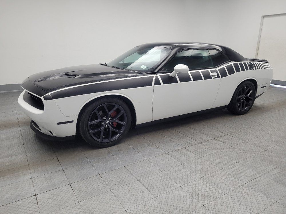 Used 2019 Dodge Challenger SXT w/ Blacktop Package RWD image 2
