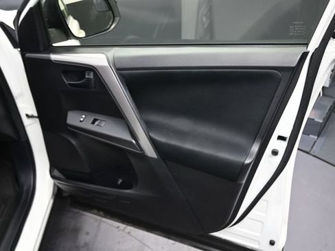 Used 2017 Toyota RAV4 LE FWD image 21