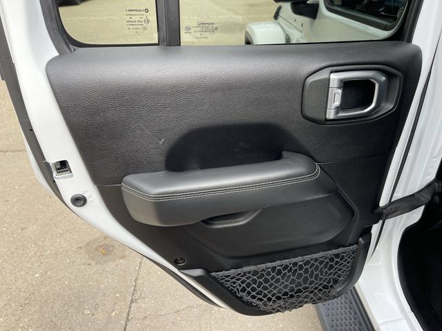 Used 2019 Jeep Wrangler Unlimited Sahara AWD/4WD image 12