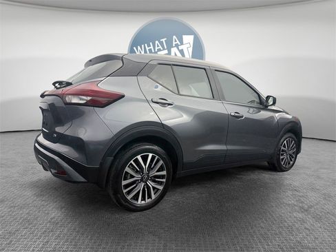 Used 2024 Nissan Kicks SV image 3
