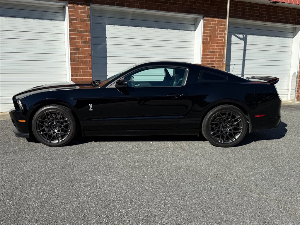 Used 2014 Ford Mustang Shelby GT500 w/ Equipment Group 821A RWD image 19